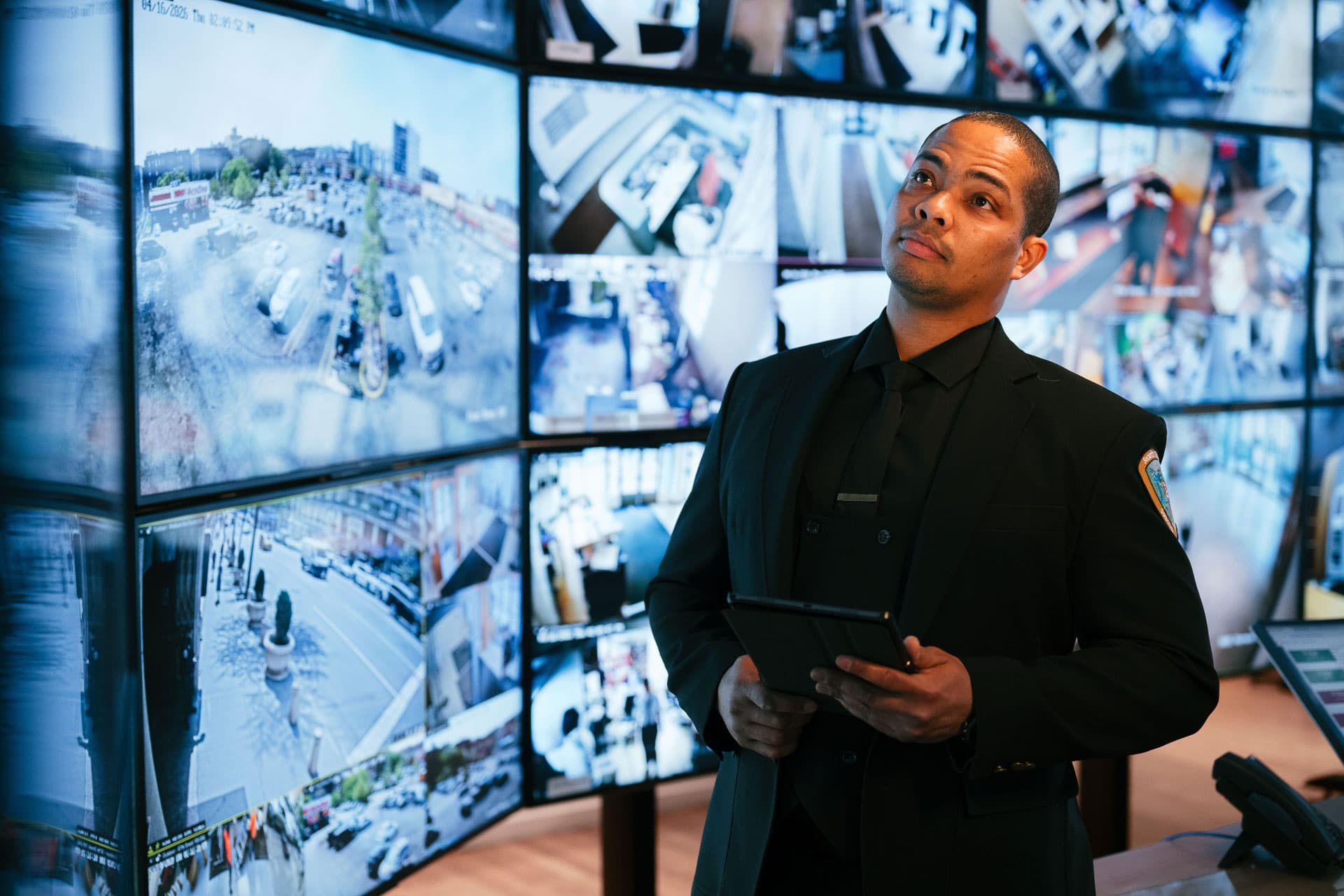 Image of guard using Security USA® Centralcore system.