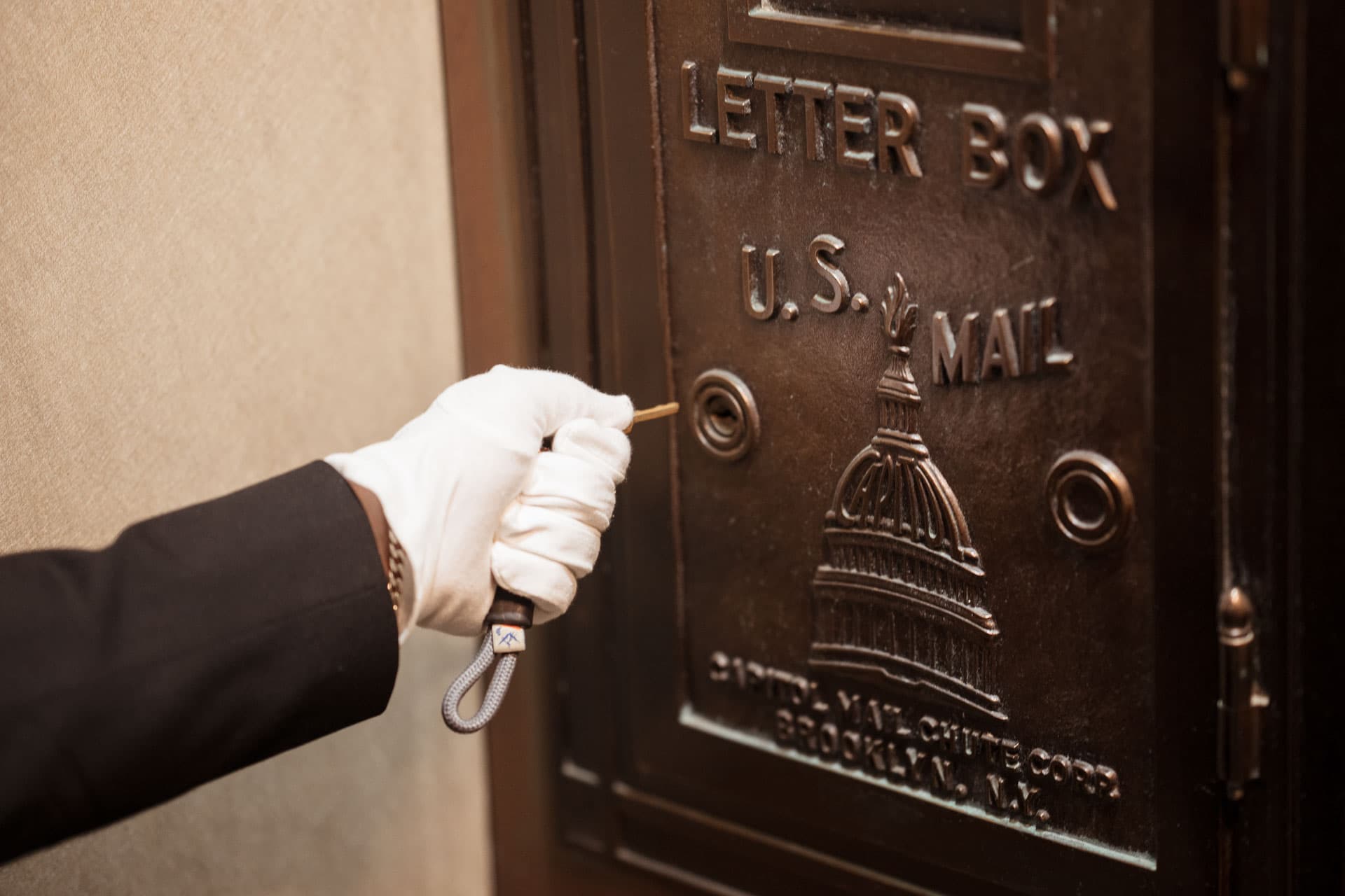 Image of a Security USA® white glove attendant mail pickup.
