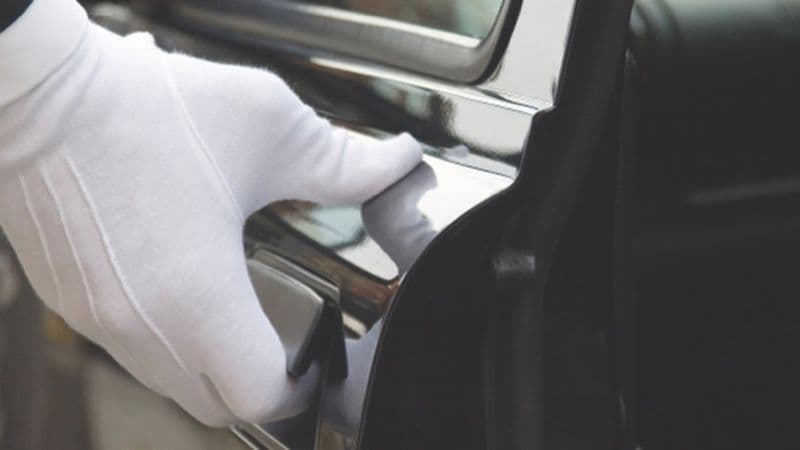 Image of a professional valet attendant providing guest arrival support.