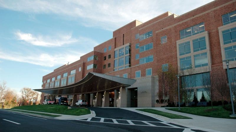 Image of the national cancer institute building.